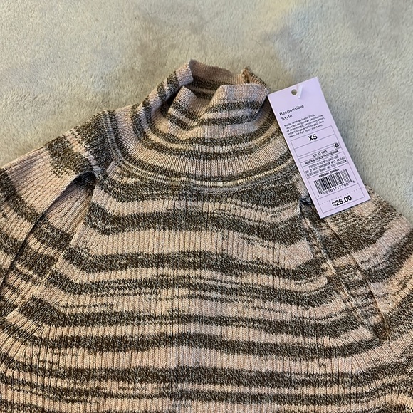 Women’s turtleneck sweater- XS - Picture 4 of 5